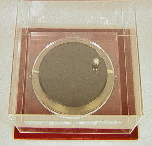 JECO Magnetic Table Clock. Mesmerizing Clock wit: JECO Magnetic Table Clock. Mesmerizing Clock with magnetic second hand with spins its way around dial. In Acrylic display case. -- Dimensions: H: 7 inches: W: 12 inches: D: 12 inches --- Condition (Ge