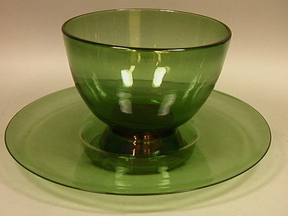 BLENKO Center Bowl with Under Plate. Handblown.: BLENKO Center Bowl with Under Plate. Handblown. Unmarked. 2 PCS.-- Dimensions: H: 9 inches: W: 18.5 inches: D: 18.5 inches --- Condition (General): Very Good Condition. Please contact us with specific