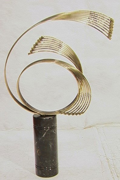 CURTIS JERE Brass Swish Sculpture on Tall Marble: CURTIS JERE Brass Swish Sculpture on Tall Marble Base. Coiled Form with "Frayed" Ends. Unmarked. Black Marble Column Base with Ridged Bands.-- Dimensions: H: 43 inches --- Condition (General): Very Go