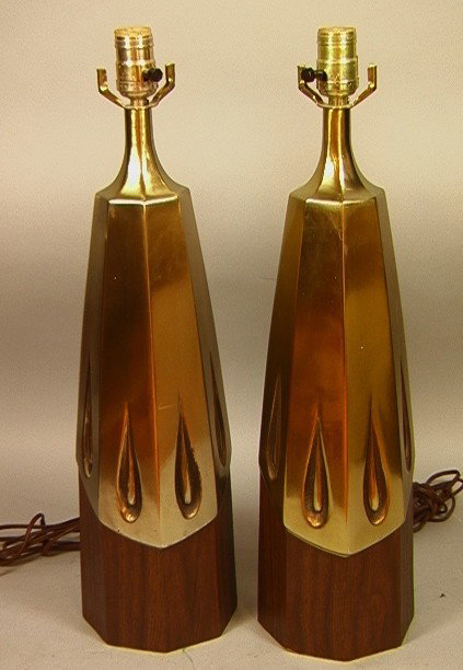 Pr LAUREL Table Lamps. Brass & Faux Wood Finish.: Pr LAUREL Table Lamps. Brass & Faux Wood Finish. Teardrop Motif. Marked.-- Dimensions: H: 22 inches: W: 6 inches: D: 6 inches --- Condition (General): Minor Scuffs. Missing felt on Base. No Harps. Ple