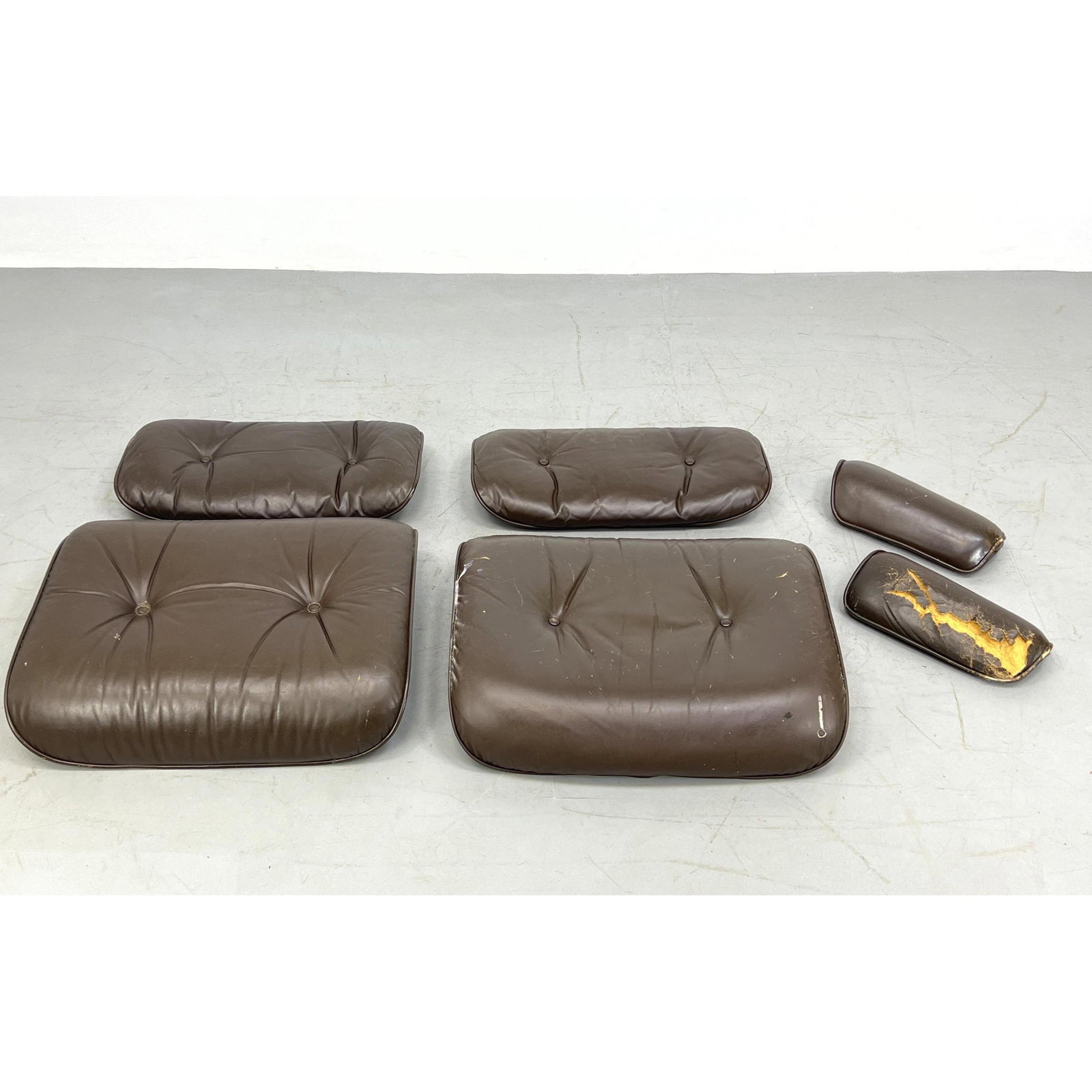 CHARLES EAMES 670 chair parts. Herman Miller. (1 of 9)