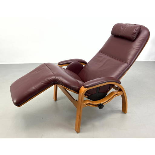 Leather Chaise Lounge Adjustable. Comfortable Ekornes Style. Not Marked