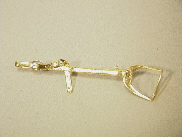 14K GOLD Figural Bar Pin Bridle Stirrup. Marked.: 14K GOLD Figural Bar Pin Bridle Stirrup. Marked.-- Dimensions: : L: 2 inches--- Weight: 1.9 DWT --- Condition (General): Very Good Condition. Please contact us with specific questions about condition,