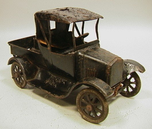 Buddy L Steel Antique Pick up Truck.: Buddy L Steel Antique Pick up Truck.-- Dimensions: : L: 8 inches --- Condition (General): Paint loss and rust. Please contact us with specific questions about condition, not visible in the photos. ---