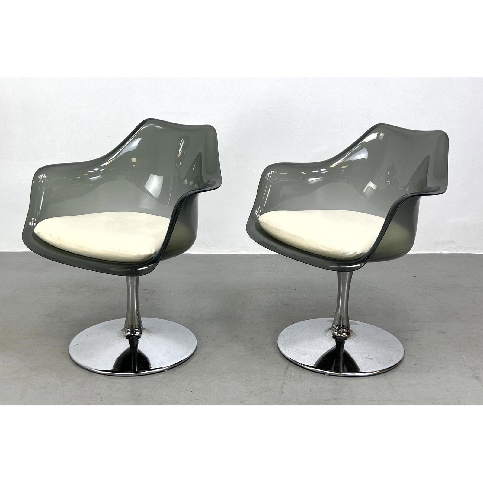 Chromecraft style Dining Arm Chairs with lucite shells and chrome bases (1 of 9)