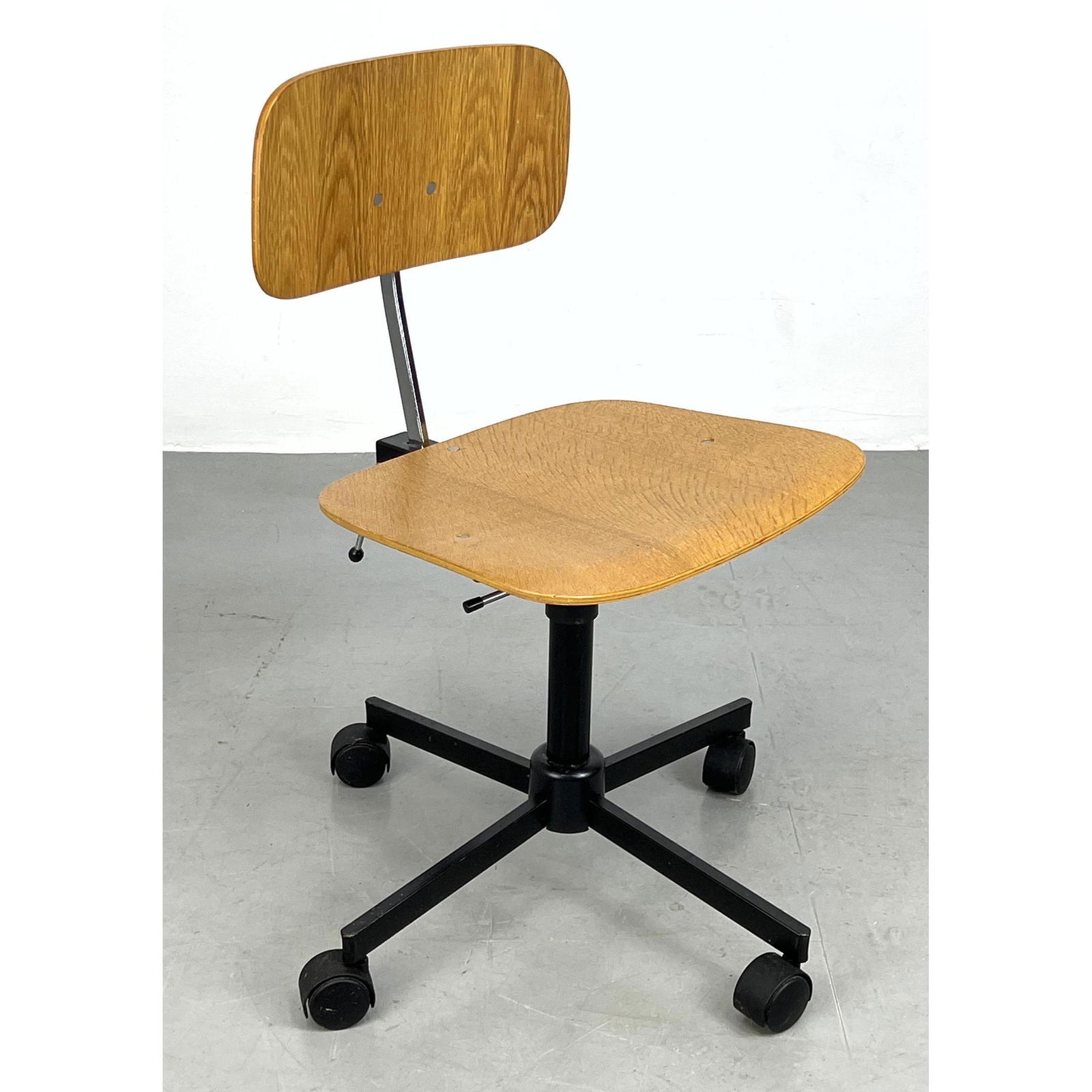 KEVI chair. Rolling Office Desk Chair (1 of 9)