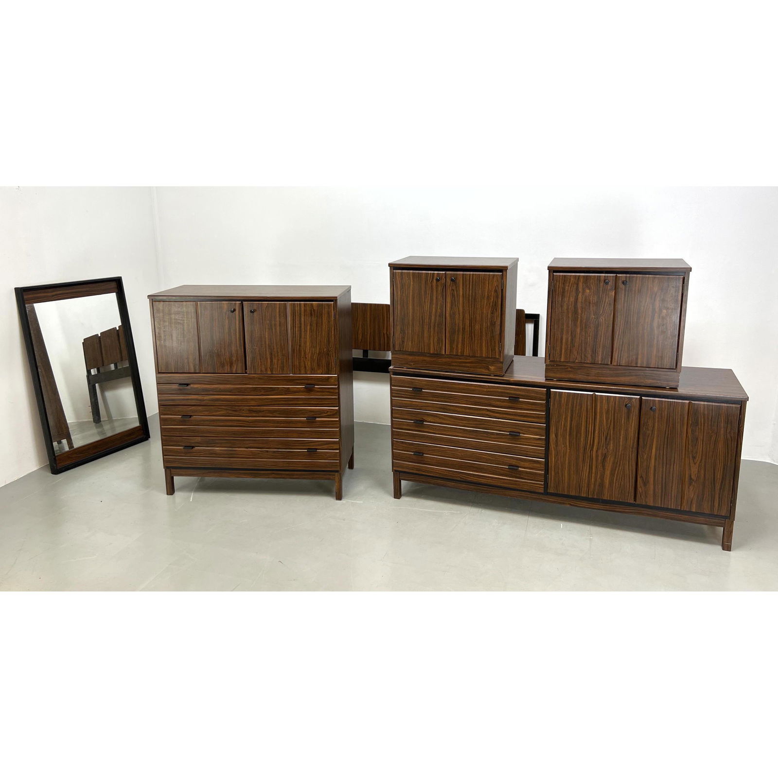 6pc Mid Century Modern Bedroom set.  Laminate. (1 of 14)