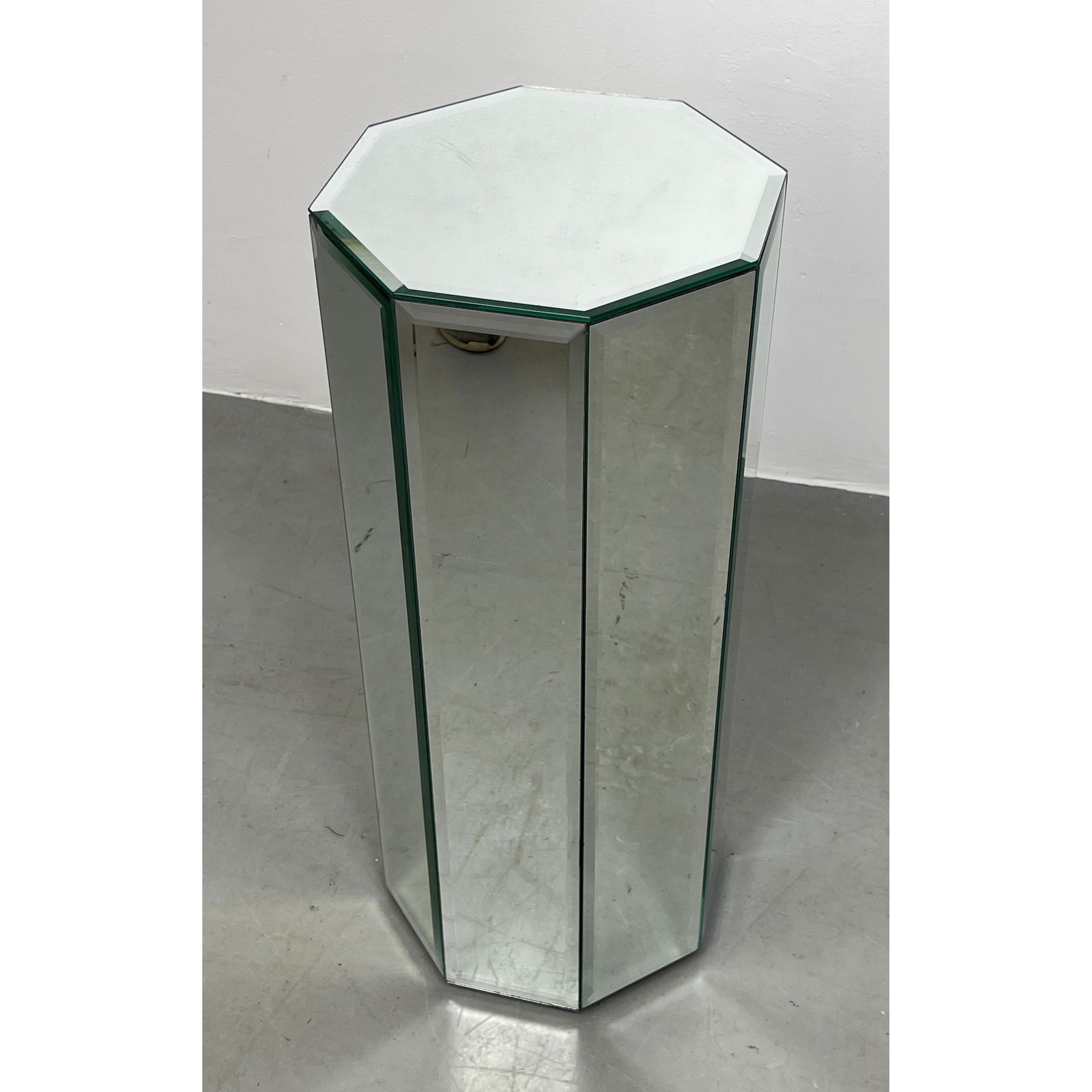 Octagonal Mirrored Surface Display Pedestal Stand. (1 of 6)