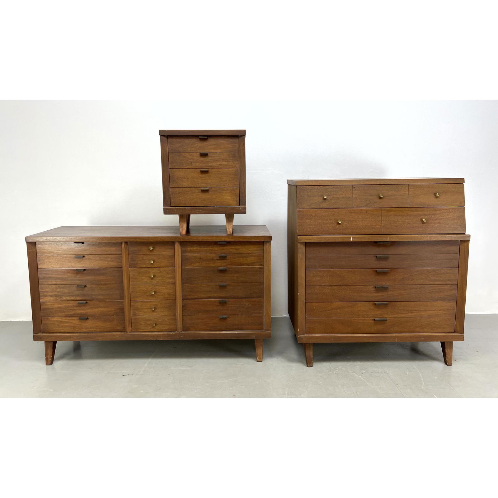 HUNTLEY Furniture American Modern Bedroom Set. High Chest, low dresser and side table. (1 of 19)
