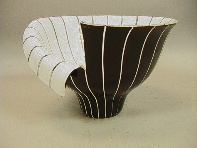 Toni Zuccheri Barovier Toso Murano Bowl Vase. 19: Toni Zuccheri Barovier Toso Murano Bowl Vase. 1985. Folded edge. Signed. -- Dimensions: H: 7 inches: W: 11 inches --- Condition (General): Very Good Condition. Please contact us with specific question