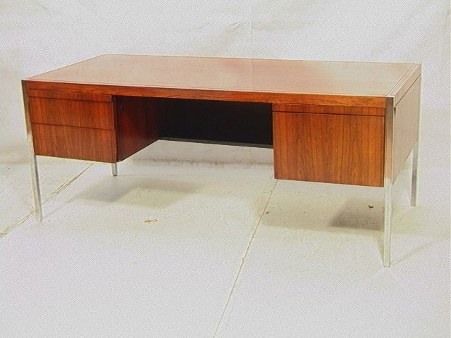 Rosewood chromed steel RICHARD SCHULTZ executive: Rosewood chromed steel RICHARD SCHULTZ executive desk. Schultz designed for KNOLL. Large Rosewood top. Three pullout drawers & two pull out trays. -- Dimensions: H: 29 inches: D: 32 inches: L: 72 inch
