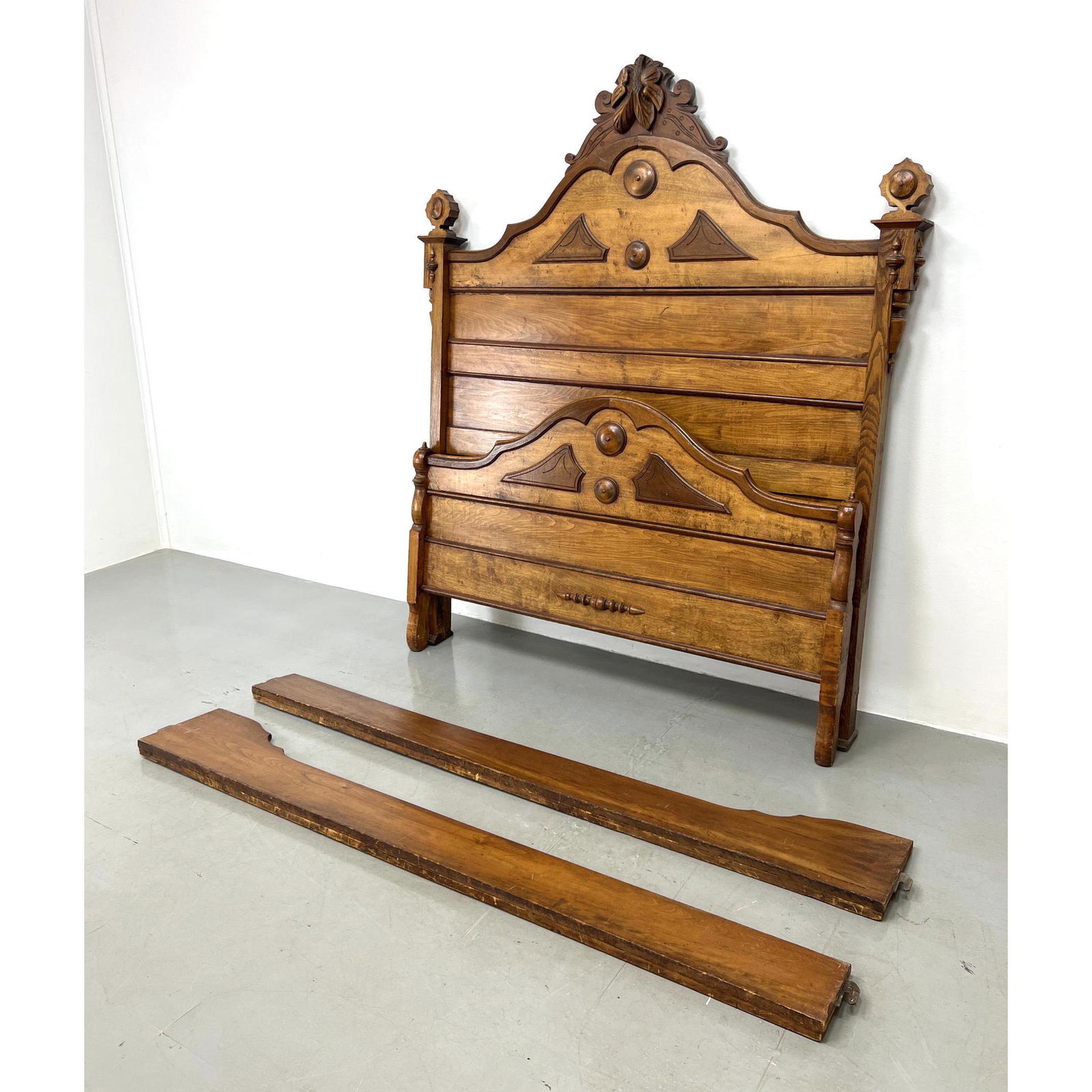 Victorian 2024 headboard queen