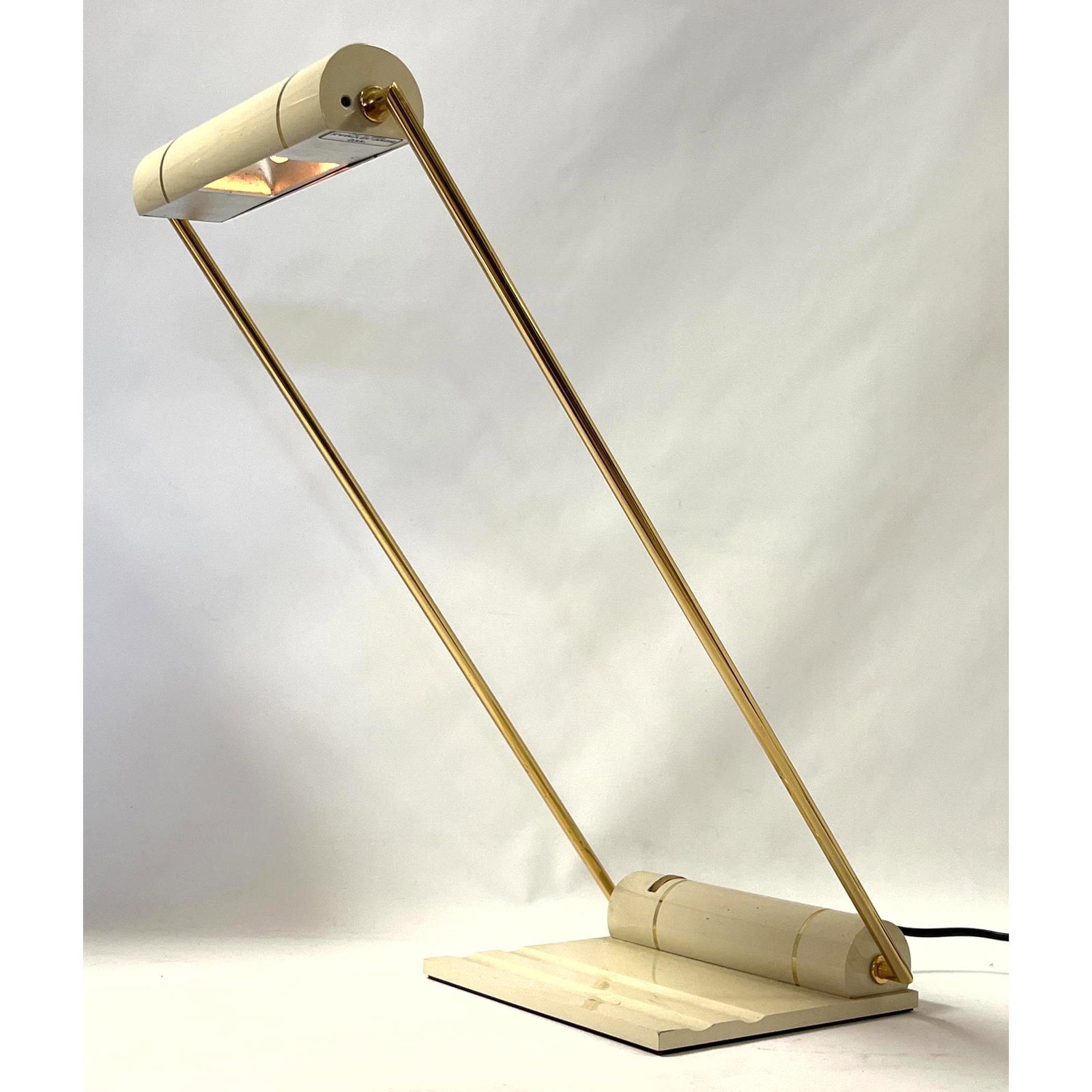 FRATELLI MARTINI Brass, Enamel Paint Desk Task Lamp. Adjustable cantilever arm.  Marked. Italy. Ital (1 of 12)