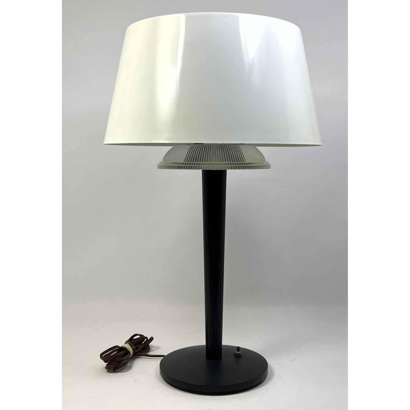 Modernist Plastic Shade Table Lamp. Diffuser. (1 of 8)