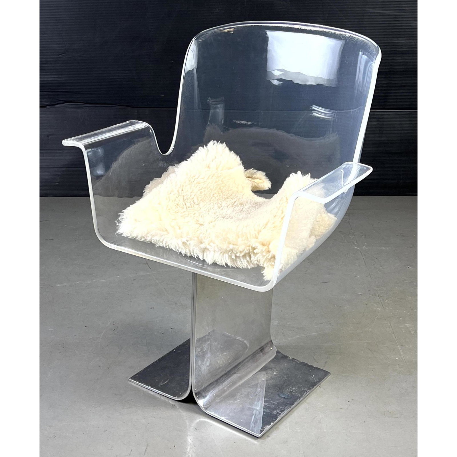 Lucite arm chair Pace collection attribution. Unsigned. Laverne style. (1 of 14)