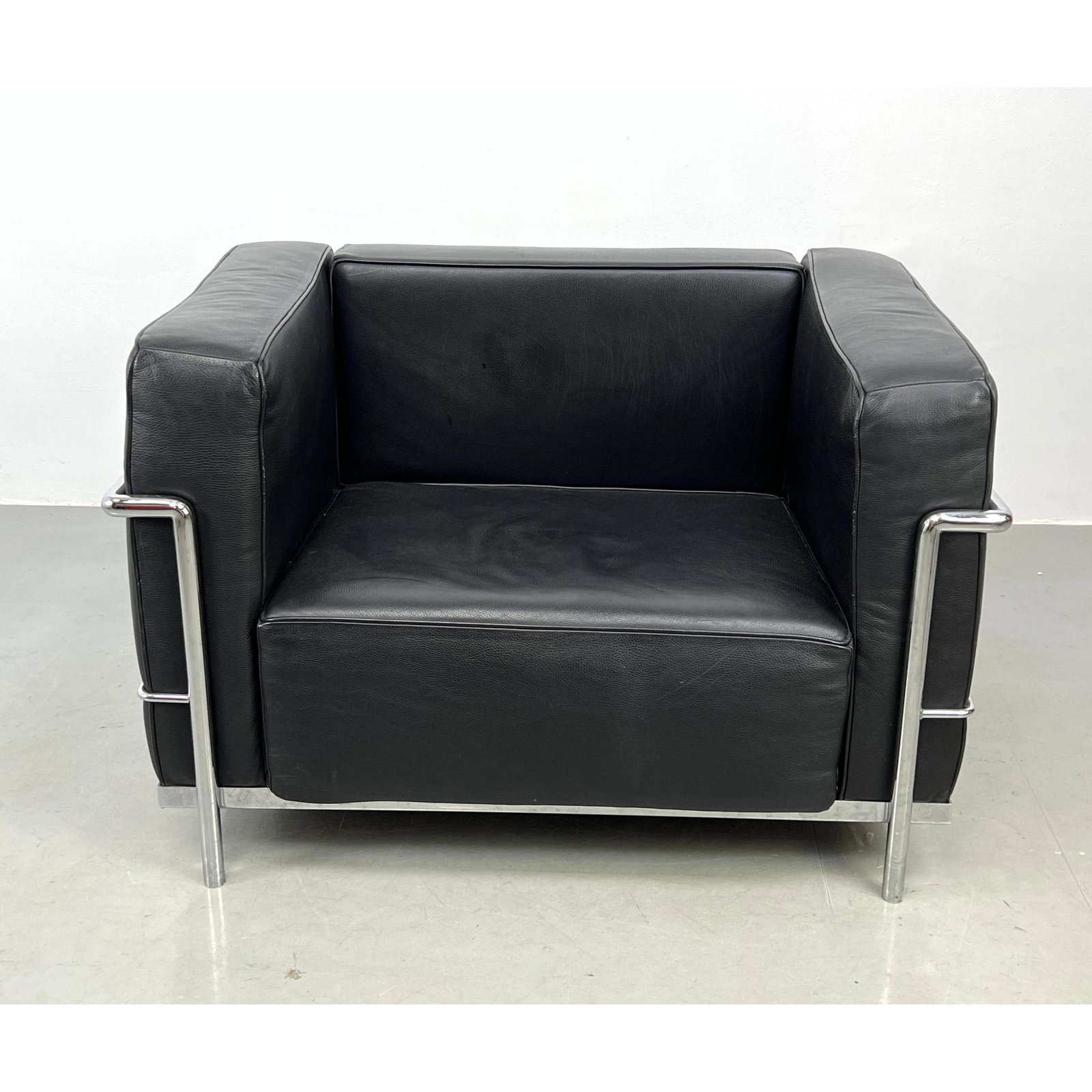LeCorbusier LC2 style Chrome Frame Lounge Chair. Black Leather LC2 style Chair. Chair: 25.5x38.5wx28 (1 of 10)