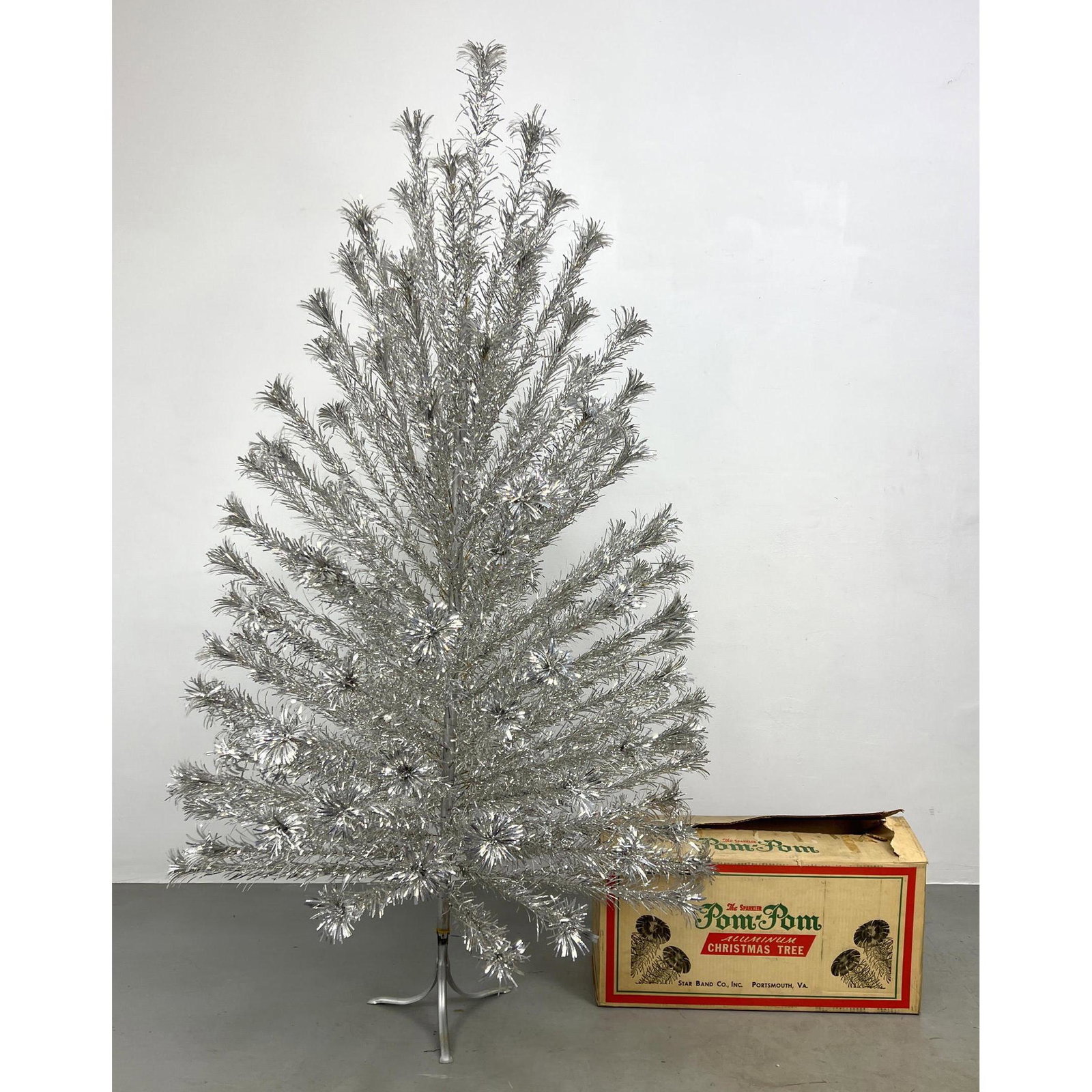 Pom Pom The Sparkler. Aluminum Christmas Tree in original box. M7124. 7 feet. 124 branches.: Pom Pom The Sparkler. Aluminum Christmas Tree in original box. M7124. 7 feet. 124 branches. Dimensions: H: 84 inches ---