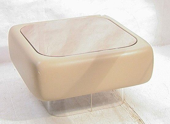 Steelcase Coffee Cocktail Table with Inset Mirror: Steelcase Coffee Cocktail Table with Inset Mirror.-- Dimensions: H: 18 inches: W: 33 inches --- Please contact us with specific questions about condition, not visible in the photos. --- US Shipping ch