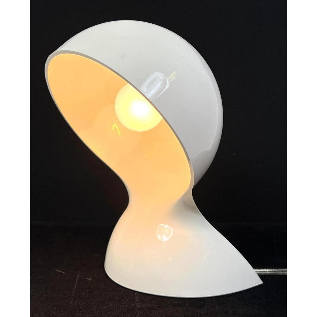 Dalu Table lamp designed by Vico Magistretti for Artemide. Italian Lighting Design. Marked.: Dalu Table lamp designed by Vico Magistretti for Artemide. Italian Lighting Design. Marked. Dimensions: H: 10.5. inches: W: 7 inches: D: 6 inches ---