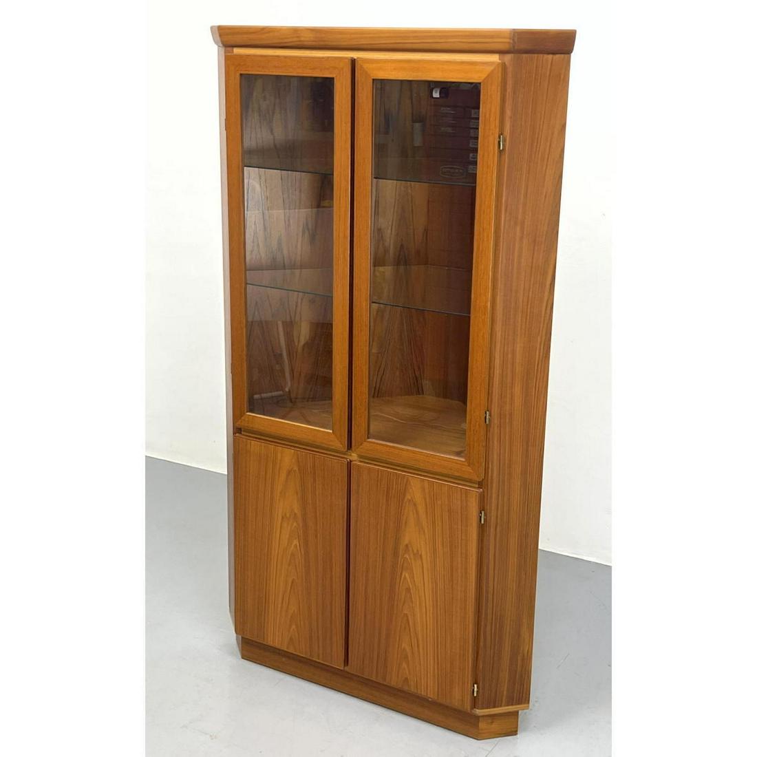 SKOVBY Danish Modern Teak Illuminated Corner Cabinet. (1 of 9)