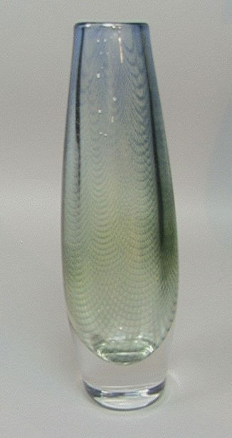 Tall ORREFORS KRAKA Vase by Sven Palmquist Palmqv: Tall ORREFORS KRAKA Vase by Sven Palmquist Palmqvist. Internally decorated. Signed; Kraka No. 322.-- Dimensions: H: 12 inches: W: 3.5 inches --- Condition (General): Very Good Condition. Please contac