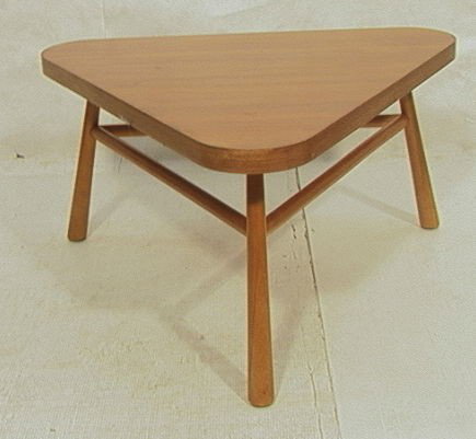 Robsjohn Gibbings Widdicomb Triangle Table. Reve: Robsjohn Gibbings Widdicomb Triangle Table. Reverse tapered legs-- Dimensions: H: 18.25 inches: W: 36 inches --- Condition (General): Scratches to top. little roughness. Please contact us with specifi