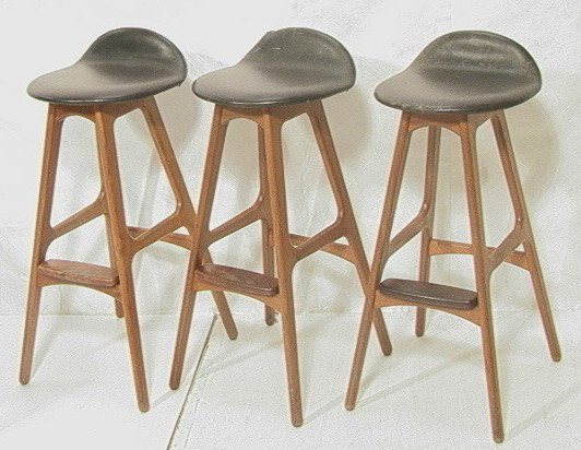 Set 3 Danish Teak ERIK BUCK Bar Stools. Teak fram: Set 3 Danish Teak ERIK BUCK Bar Stools. Teak frame with rosewood foot rest. Black upholstery. Label: Oddense Maskinsnedkeri. 3 PCS.-- Dimensions: H: 33 inches: W: 14.5 inches: D: 18 inches --- Conditi