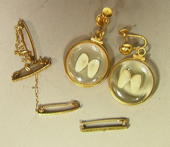 Lot 14K Gold Jewelry. Includes Four 14K Gold Sli: Lot 14K Gold Jewelry. Includes Four 14K Gold Slip Pins. Pr 14K Gold Earrings with small seashells encased in resin. Marked 14K. -- Dimensions: --- Weight: 6.9 DWT --- Please contact us with specific q