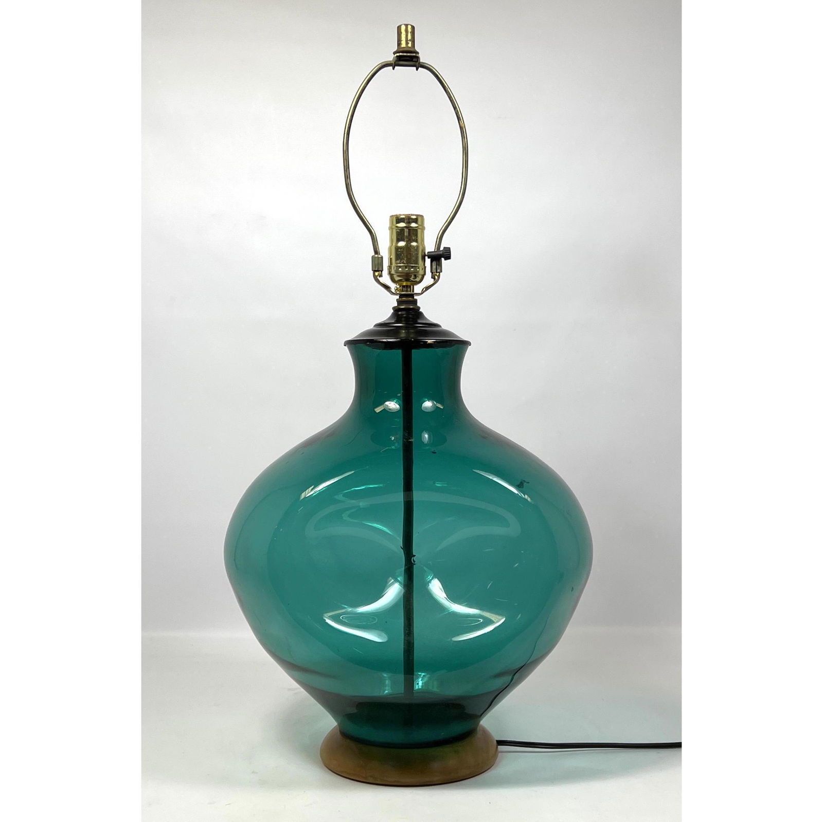 BLENKO Pinched Glass Table Lamp. (1 of 9)