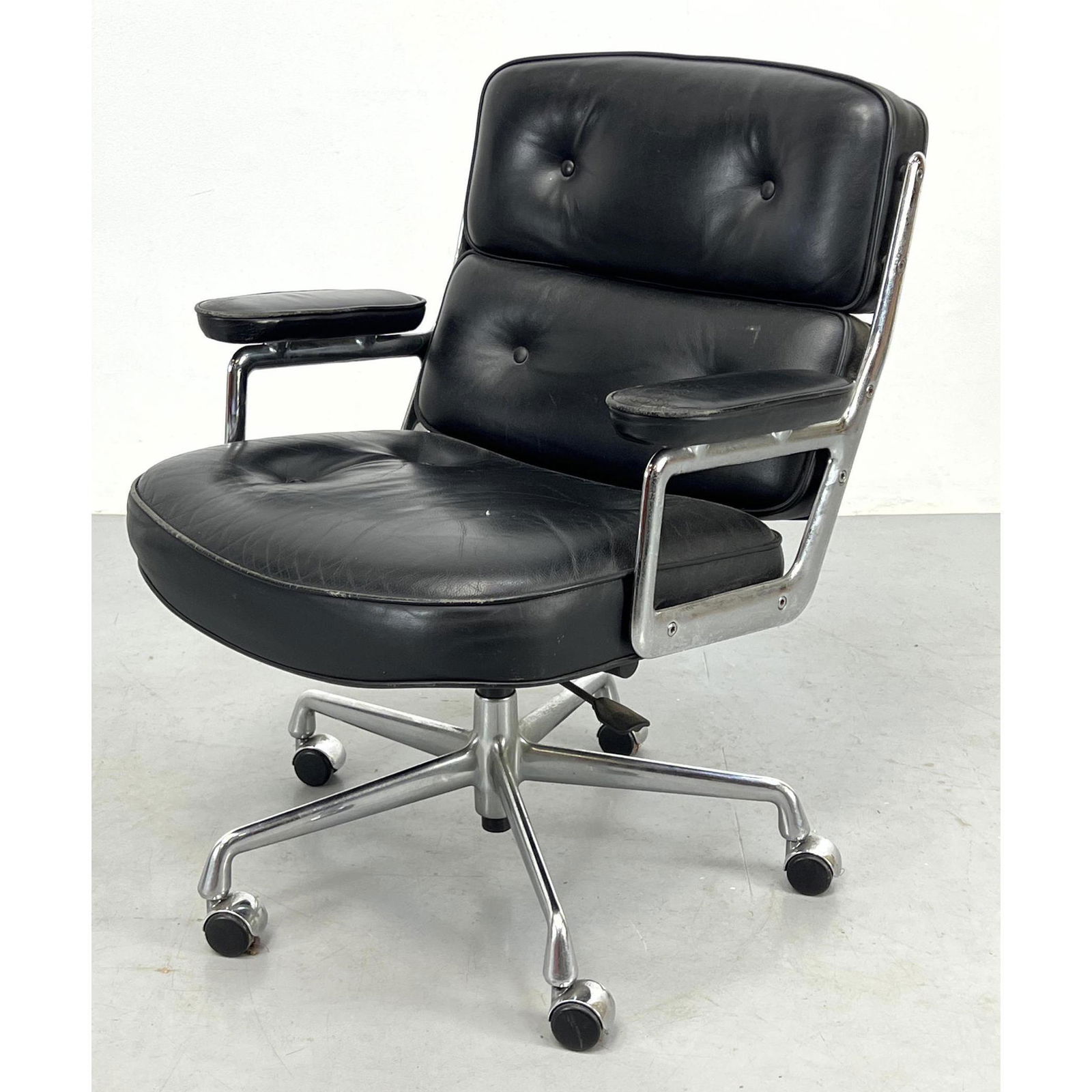 Herman miller 2024 leather desk chair