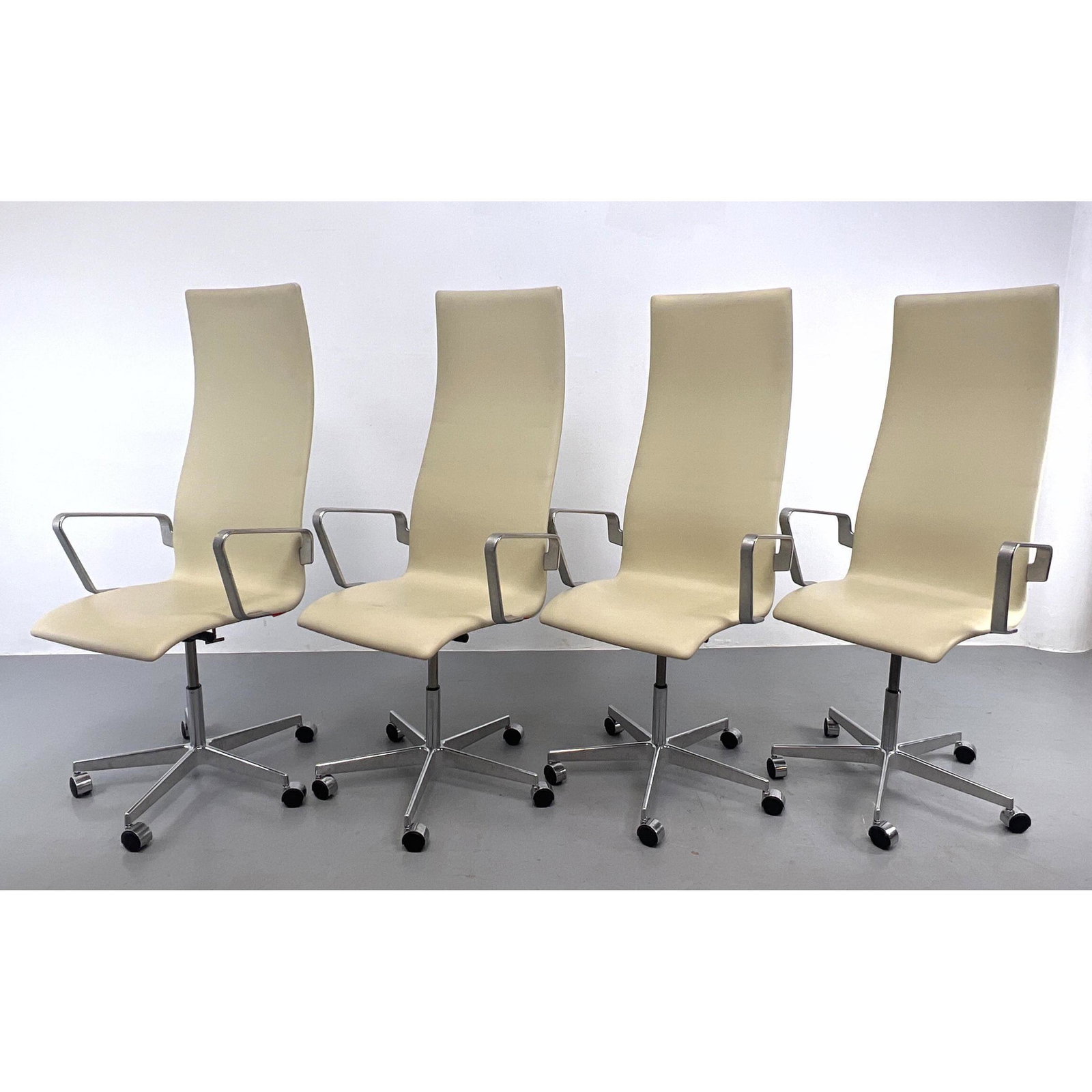 4 Arne Jacobsen High Back Oxford Chairs for Fritz Hansen in white leather. Five star base height adj (1 of 16)