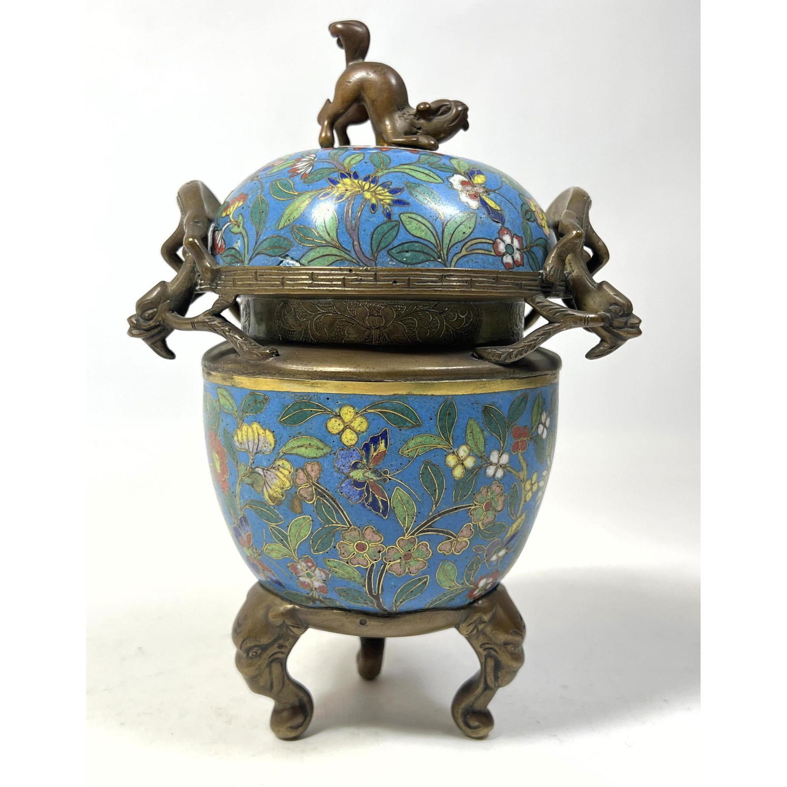 Cloisonne lidded jar with lizard handles. Critter lid. enamel. Marked with Chinese characters. (1 of 10)