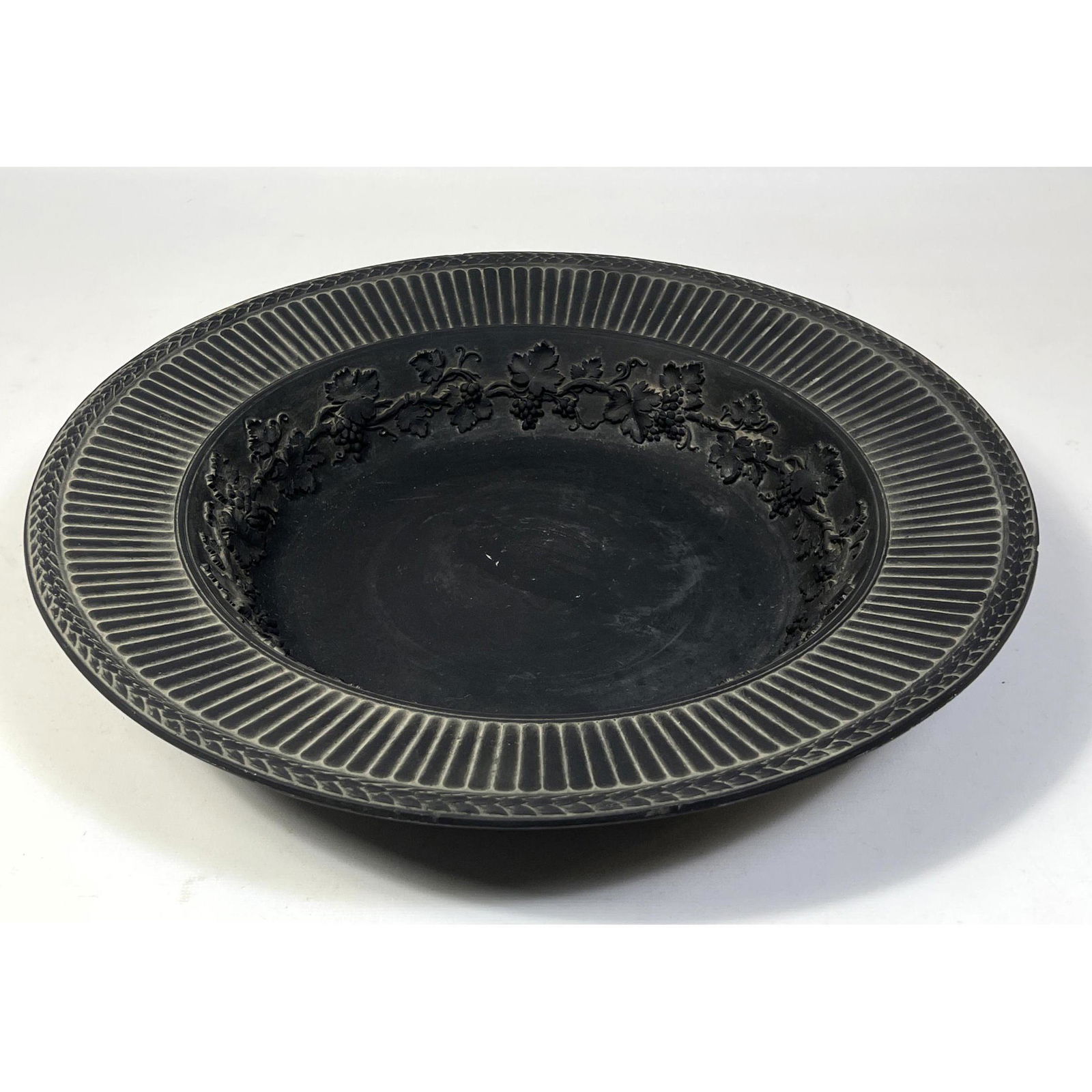 WEDGWOOD Basalt Deep Plate. Relief Ivy Trim Design. Marked.: WEDGWOOD Basalt Deep Plate. Relief Ivy Trim Design. Marked. Dimensions: H: 14 inches: W: 14 inches: D: 2.5 inches --- US Shipping charge: In house shipping available. Will be calculated once destinati
