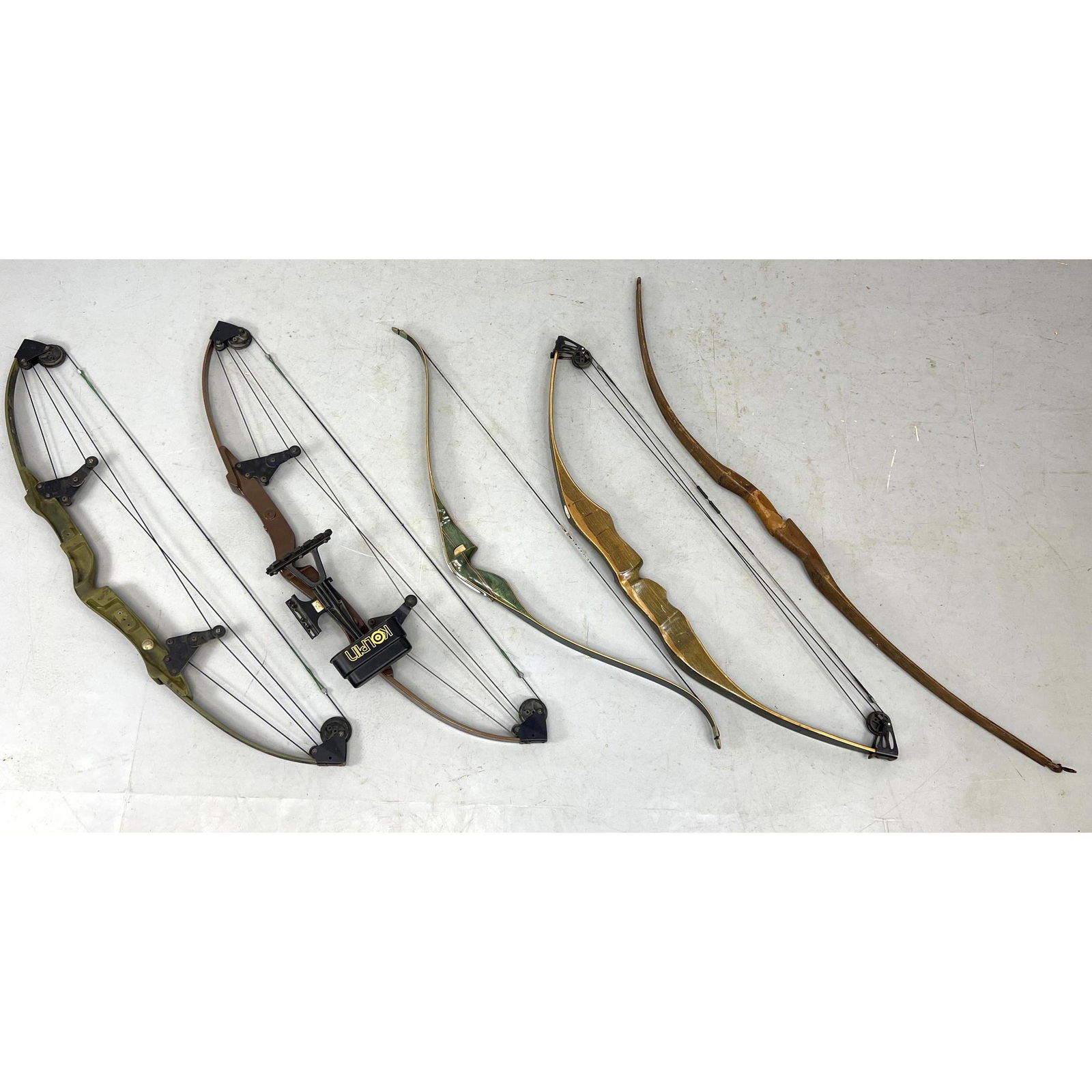 Collection of 5 Bows. 1) BEAR Glass Powered, Kodiak Magnum. 2). BEAR Archery. 3). KOLPIN. 4) BEAR. 5 (1 of 17)