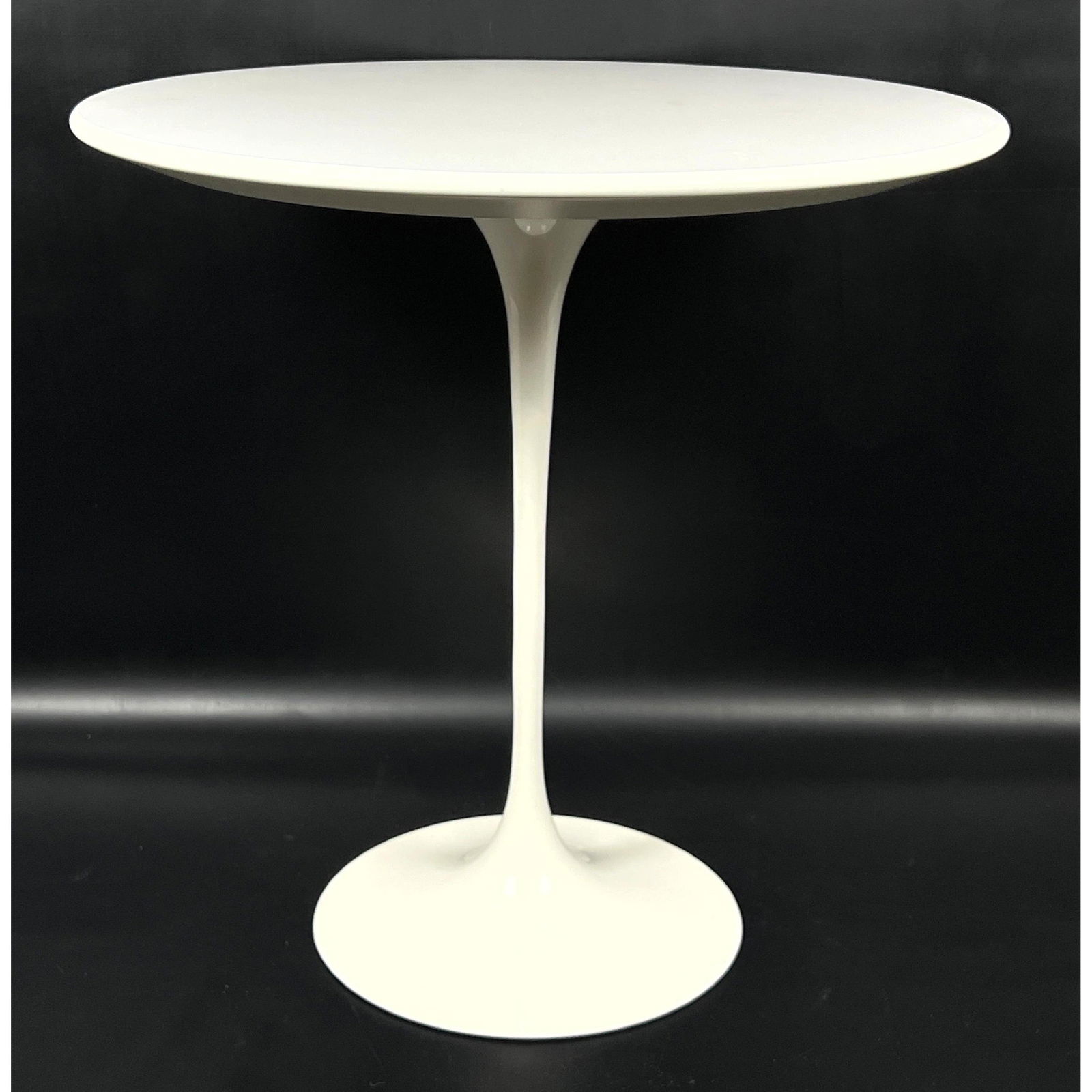 EERO SAARINEN for KNOLL Tulip Side Table. White Laminate op on White Tulip Pedestal Base. KNOLL Meta (1 of 8)