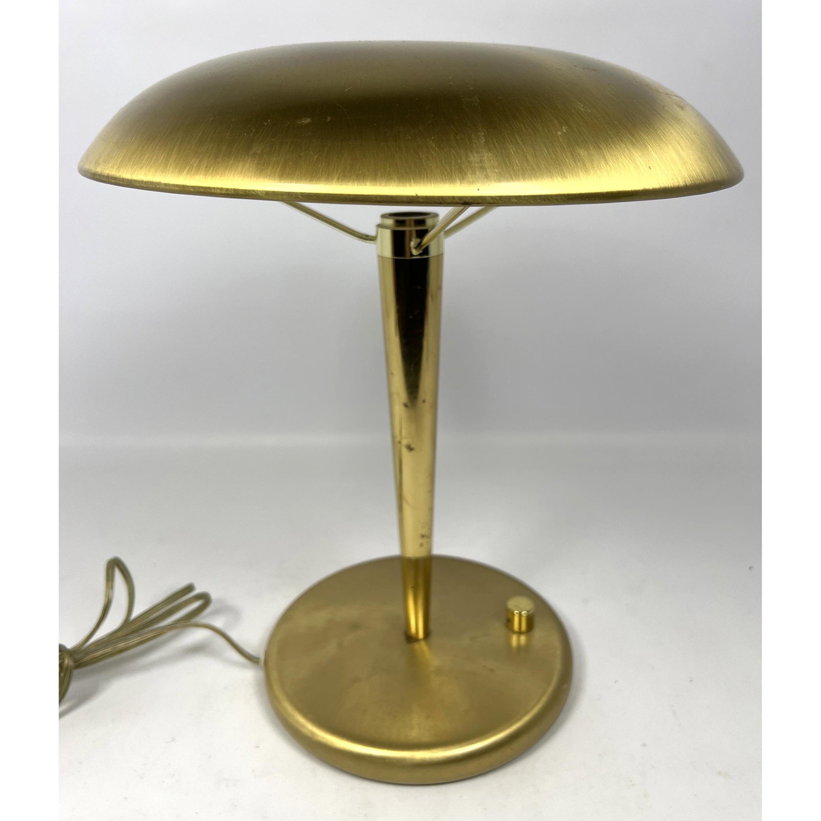 Brass Saucer shaped table lamp (1 of 7)
