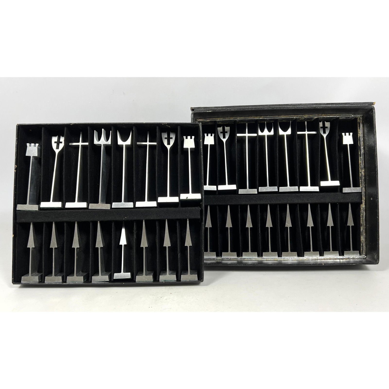 Aluminum Chess Set. Boxed. AUSTIN COX ENTERPRISES, 1962. Largest piece is 5"H. Marked. Alcoa (1 of 9)