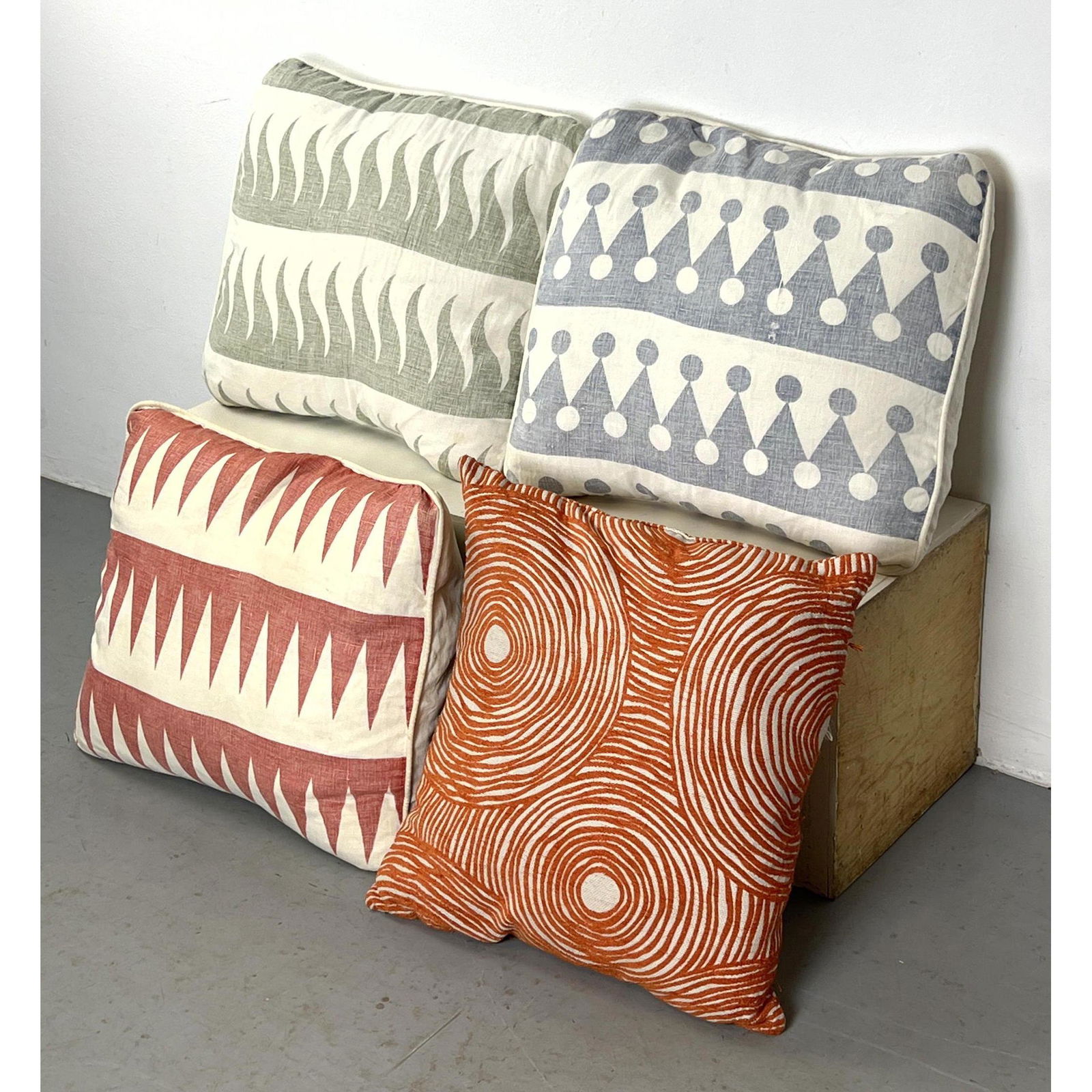 Set of 3 Alexander Girard for Herman Miller linen pillows. Swirl pillow Unbranded. (1 of 8)