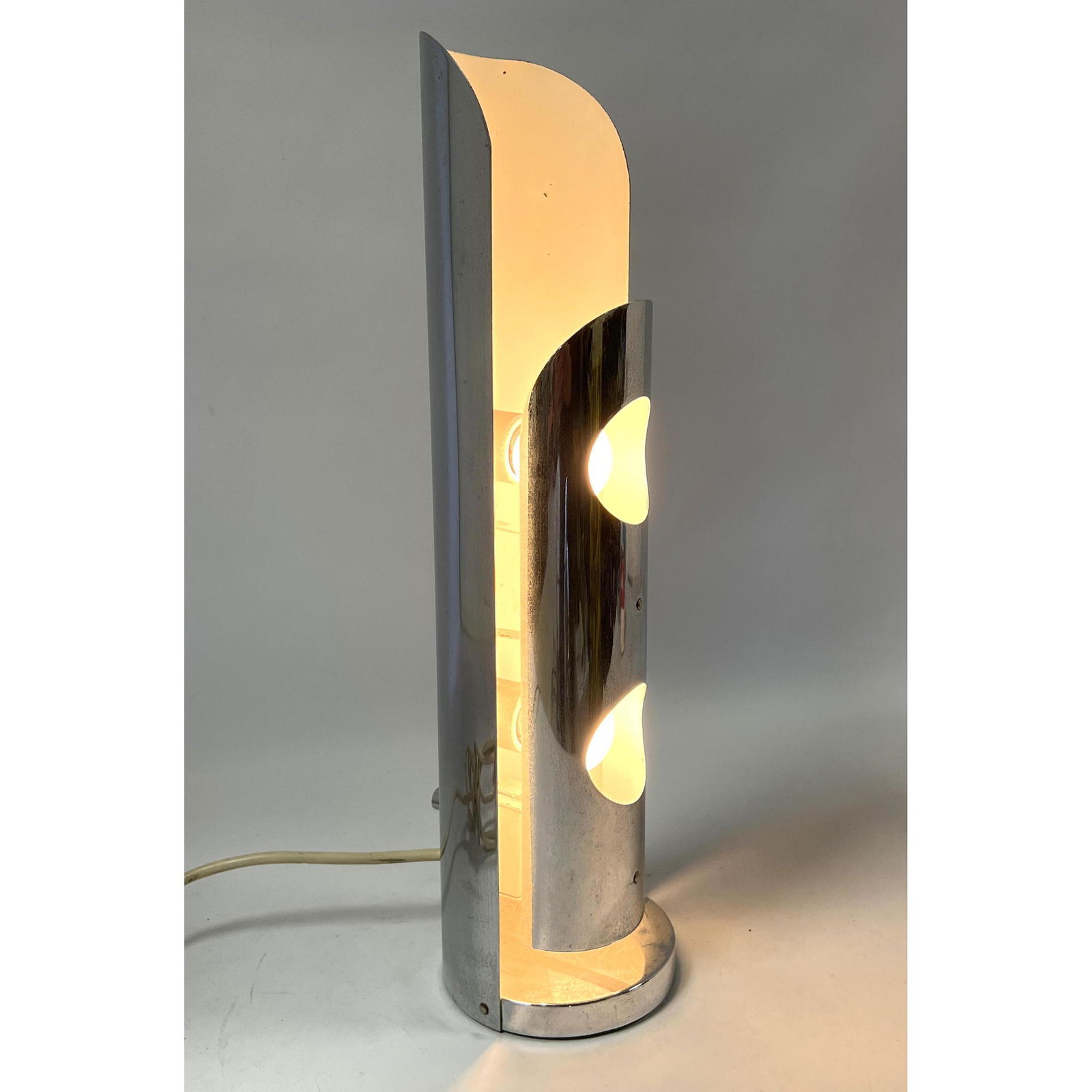 Chrome Cylindrical Modernist Table Lamp. (1 of 8)