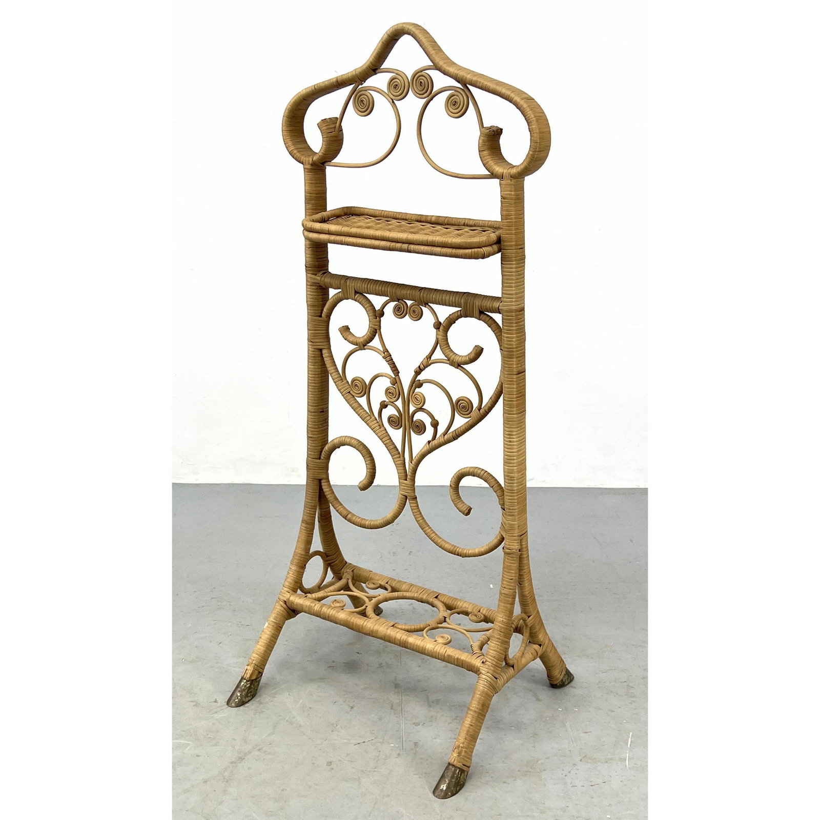 1960s Wicker valet signed made in Hong Kong: 1960s Wicker valet signed made in Hong Kong Dimensions: H: 48 inches: W: 20 inches: D: 19 inches --- Delivery Offer: Uniques offers curbside delivery to NYC, Manhattan, Close Brooklyn, Hoboken about a