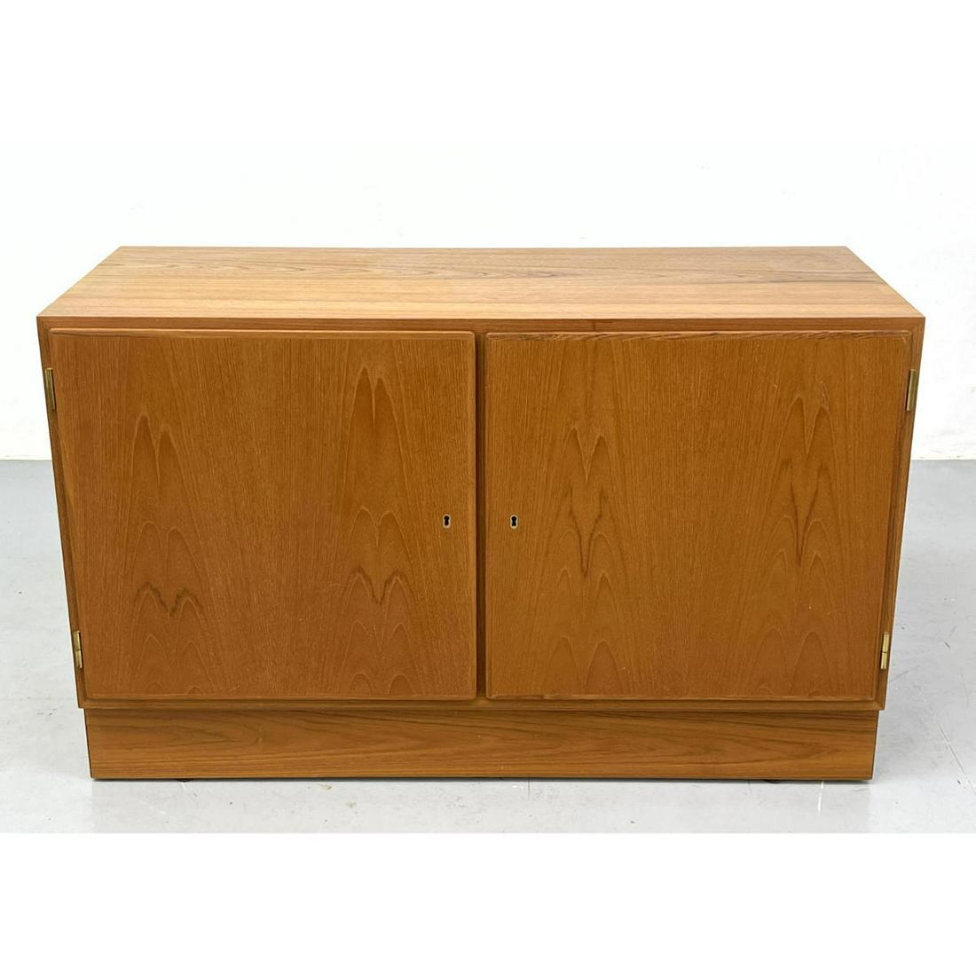 Poul Hundevad Danish Mid Century Modern Teak Sideboard Cabinet: Poul Hundevad Danish Mid Century Modern Teak Sideboard Cabinet Dimensions: H: 26.5 inches: W: 42.5 inches: D: 17 inches ---