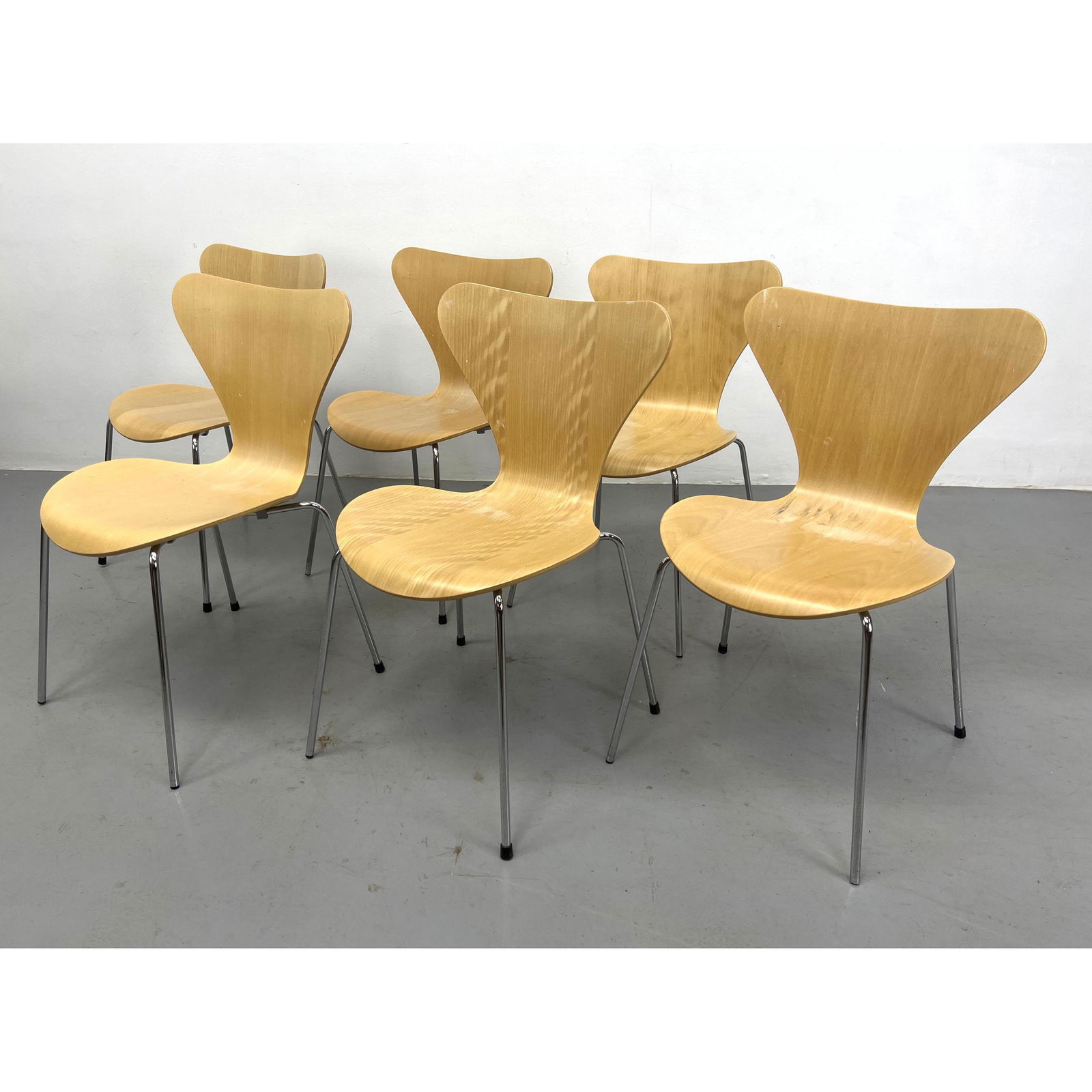 Set of 6 Arne Jacobsen Fritz Hansen Chair.  Molded Wood and Steel. Series 7 (1 of 14)