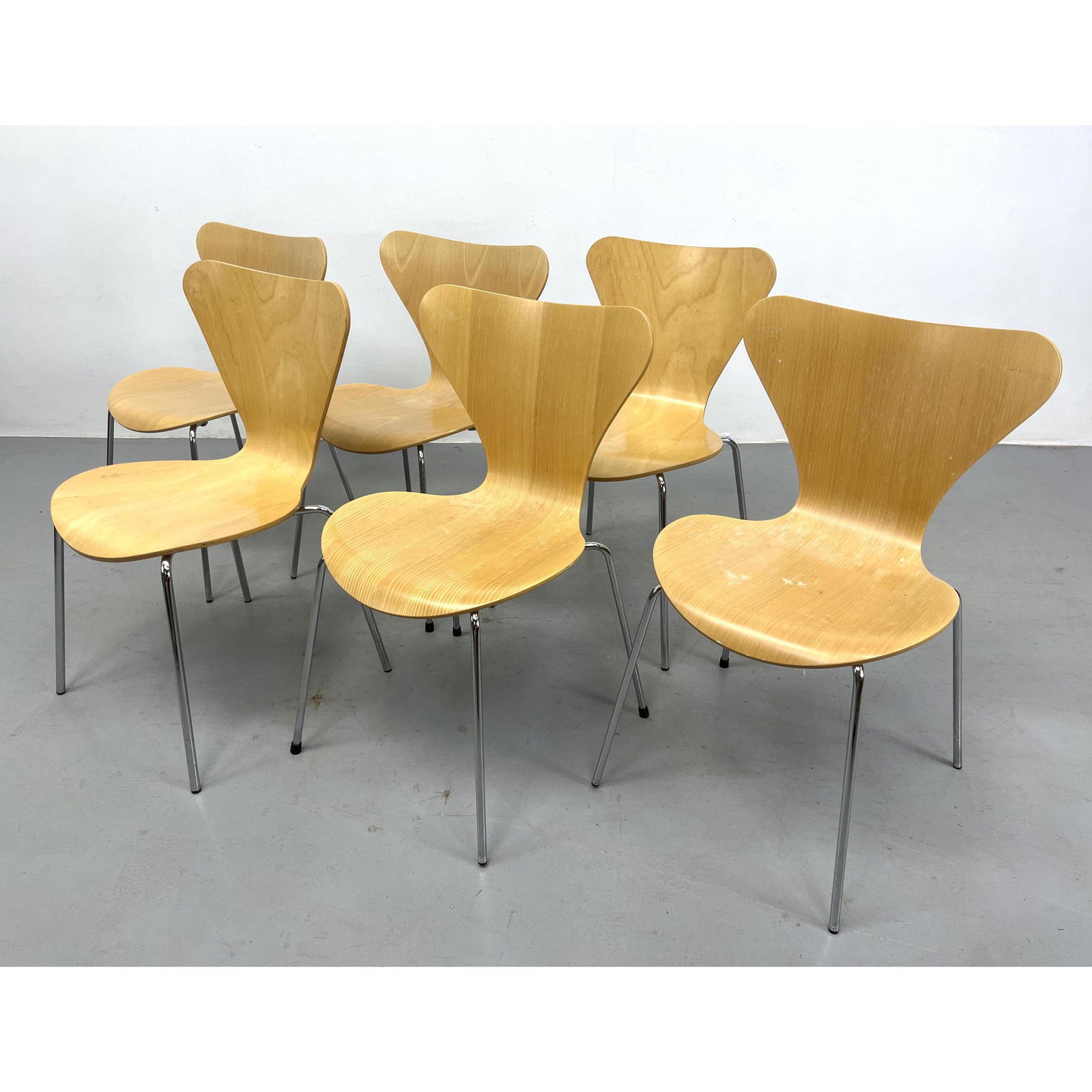 Set of 6 Arne Jacobsen Fritz Hansen Chair.  Molded Wood and Steel. Series 7 (1 of 11)
