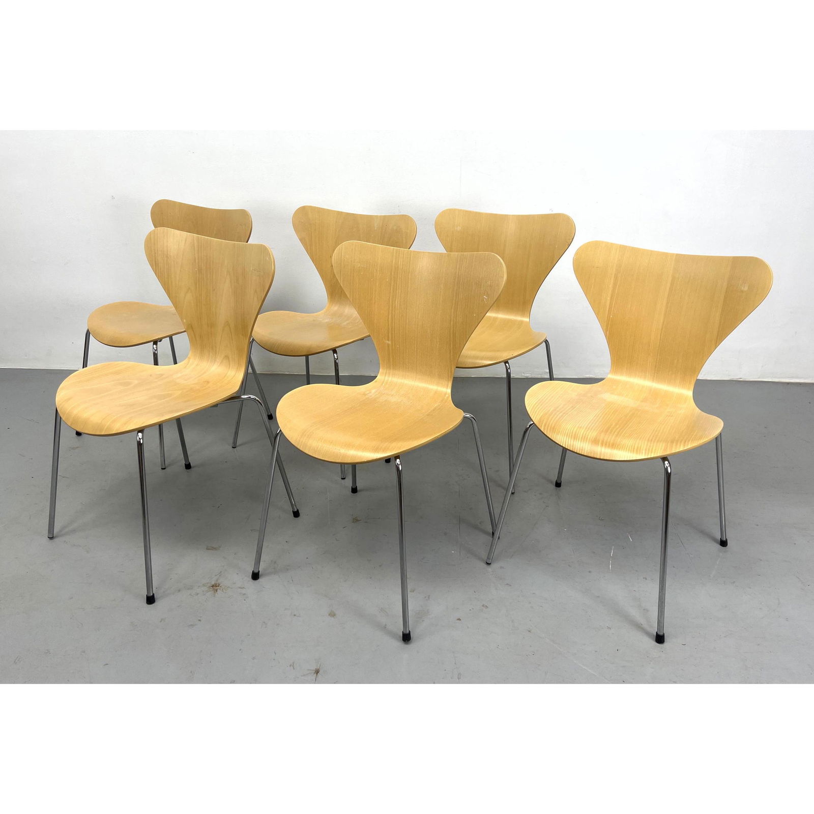 Set of 6 Arne Jacobsen Fritz Hansen Chair.  Molded Wood and Steel. Series 7 (1 of 10)
