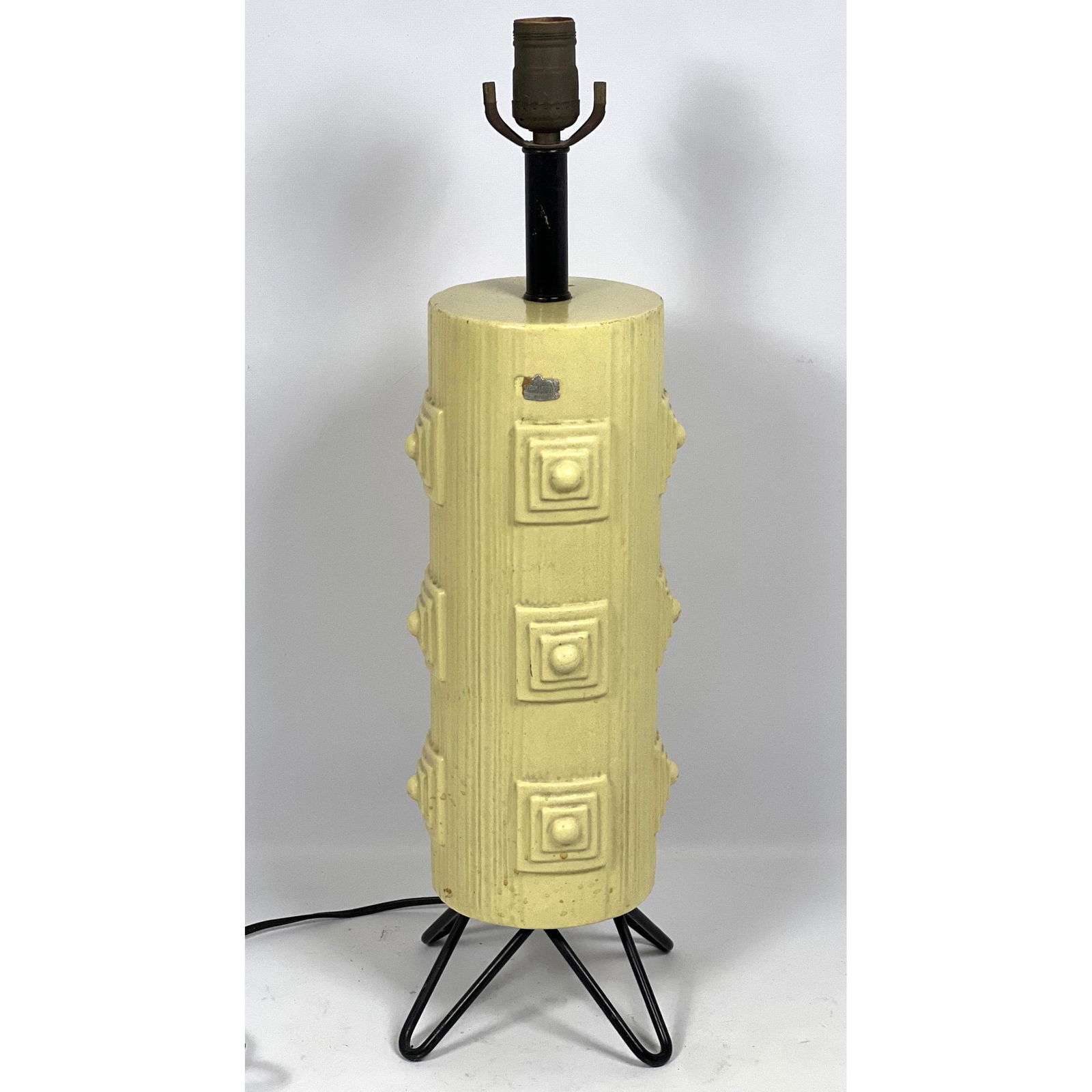 Mid Century Modern Royal Haeger Pottery Table Lamp. Iron Base. (1 of 6)
