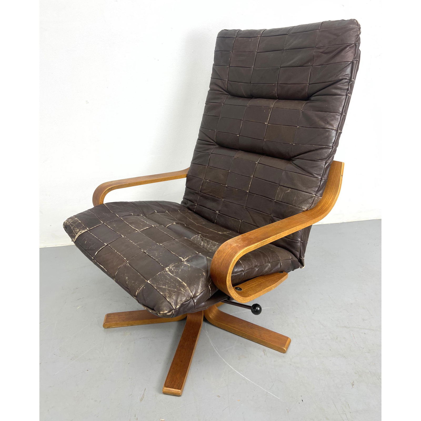 WESTNOFA Teak Modernist Swivel Lounge Chair. Norway Design. Leather Cushion. (1 of 12)