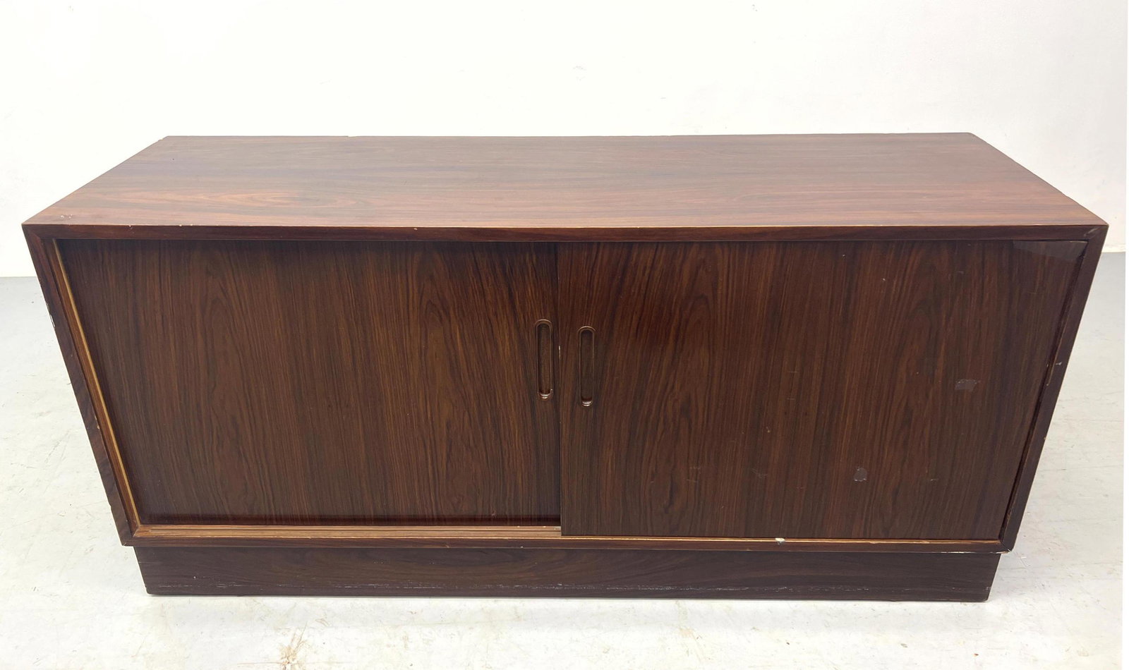 Carlo Jensen for Hundevad Rosewood Sliding Door Cabinet: Carlo Jensen for Hundevad Rosewood Sliding Door Cabinet Dimensions: H: 26.75 inches: W: 54.5 inches: D: 17 inches --- We offer curbside delivery to NYC, Manhattan, Close Brooklyn, Hoboken about a week