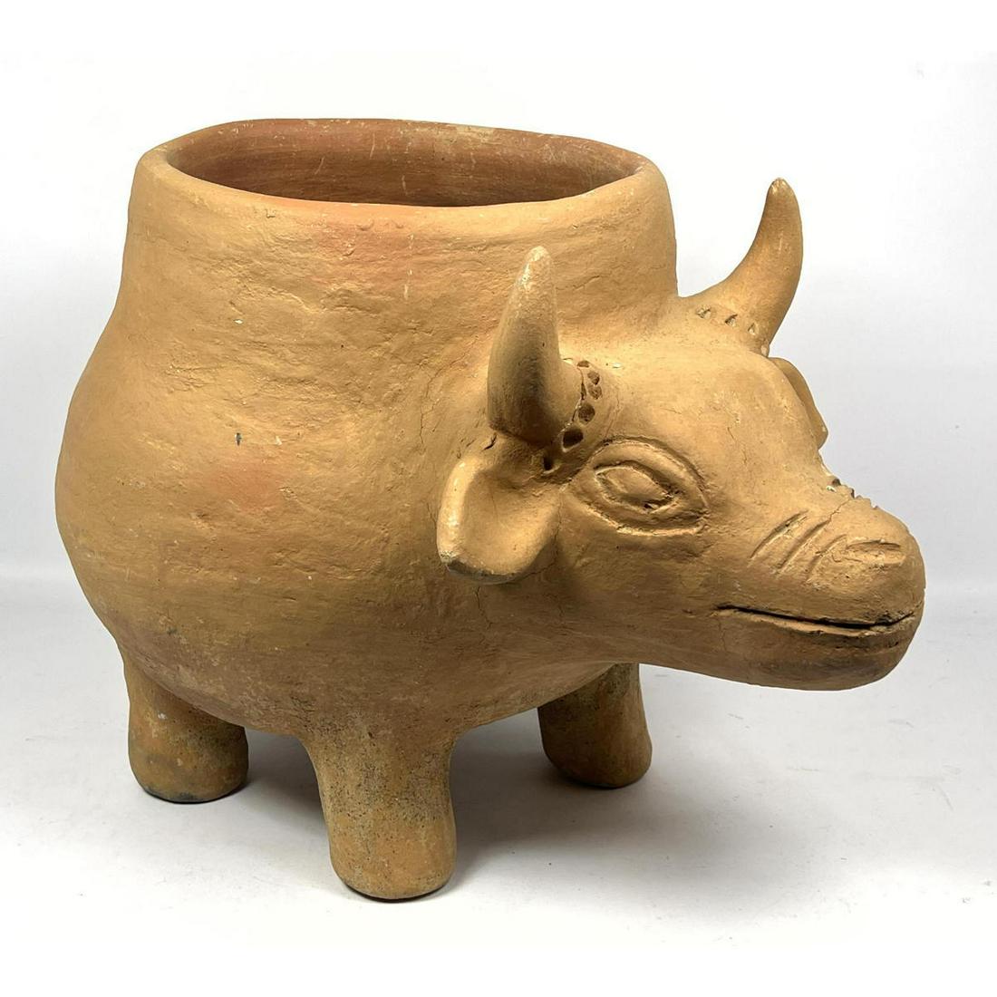 Terracotta Bull Clay Planter. (1 of 12)