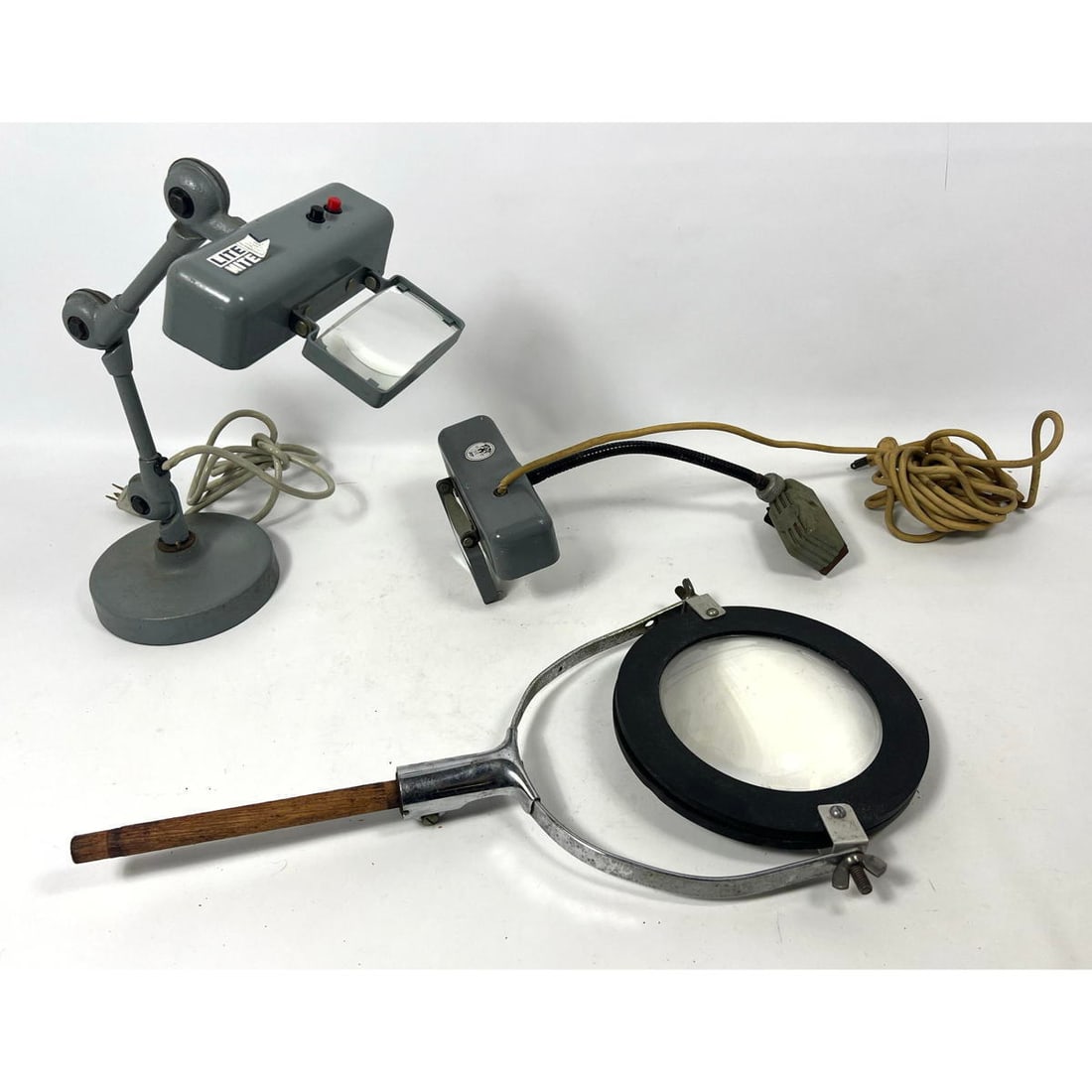 3pc Magnifier Lot. Two Electric lamps with magnifying lens. One magnifying glass swivels on handle. (1 of 17)