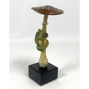 KIM KORI Painted Bronze Mushroom Sculpture. Frog seeks protection on mushroom. Signed and dated 2005: KIM KORI Painted Bronze Mushroom Sculpture. Frog seeks protection on mushroom. Signed and dated 2005. H: 7 inches: W: 3 inches: D: 3 inches --- US Packing and Shipping charge: In house shipping availa